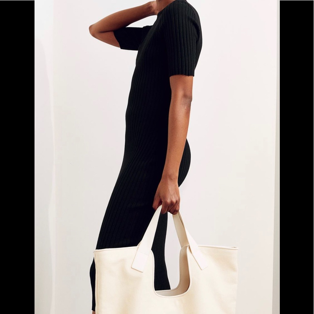 H&M medium dress, midi, knit, modern, versatile. 2022 collection